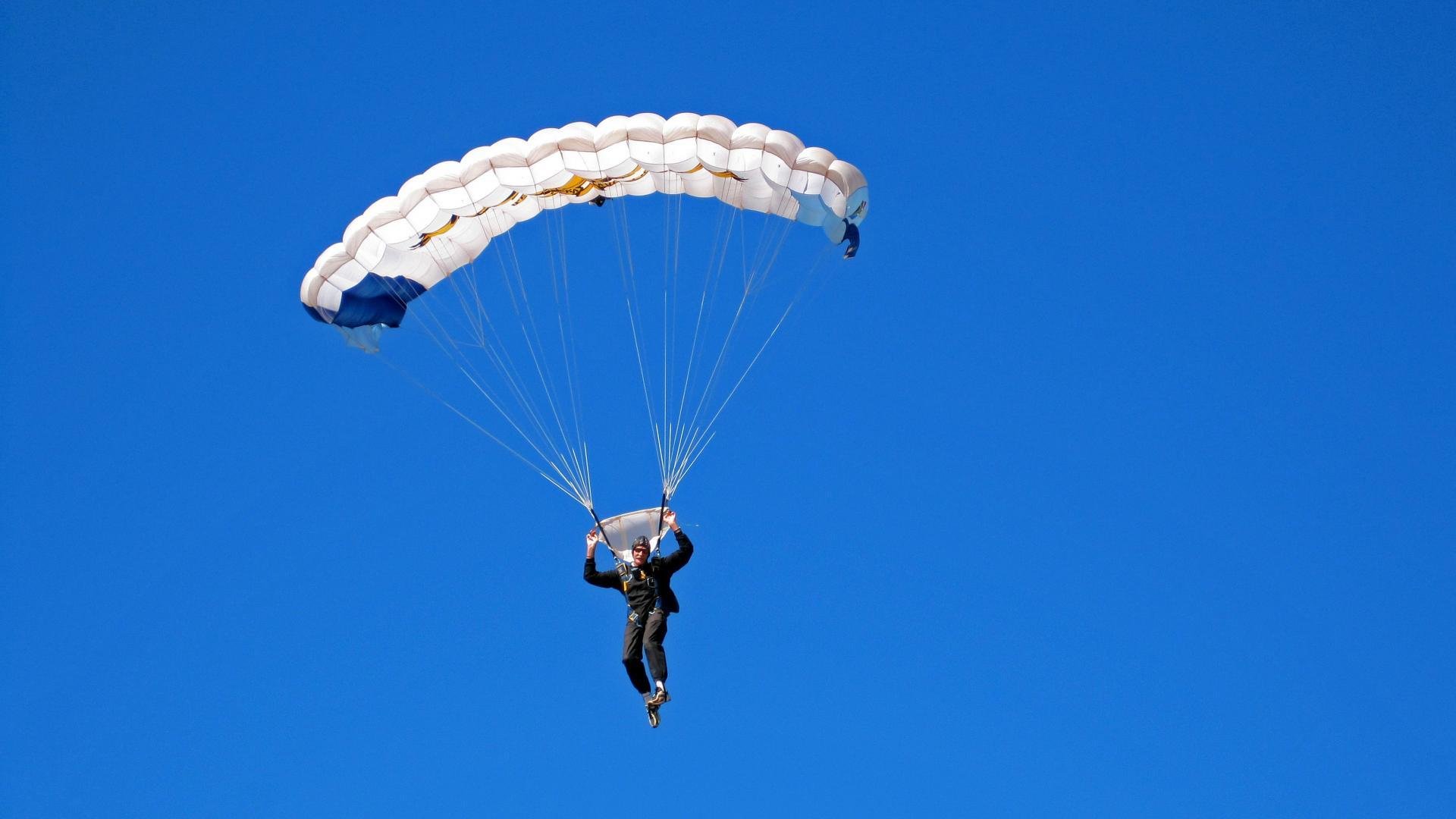 《FIFA》未来足球“虚拟盛典”震撼开启，全球玩家狂欢盛宴！